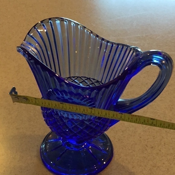 VINTAGE small cut glass cobalt blue pitcher in great condition. AVON - Picture 12 of 12